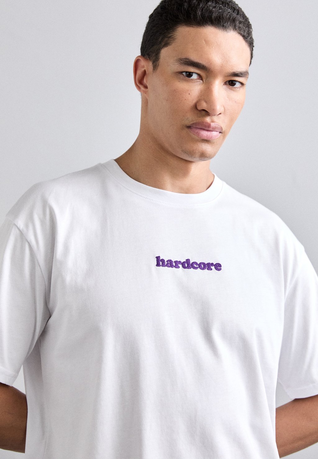 

Принт на футболке HARDCORE EMBROIDERED GCDS, серый