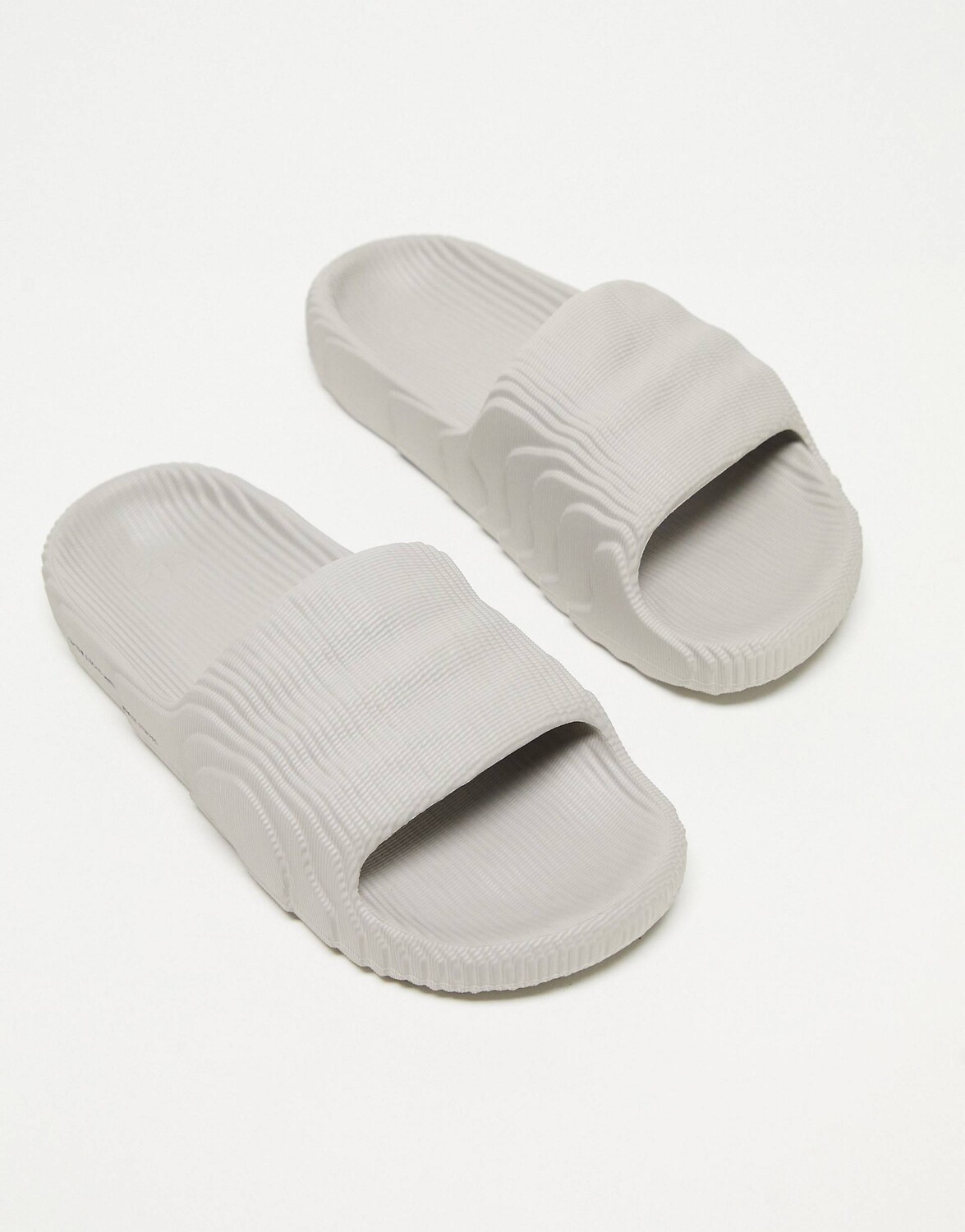 

Нейтрально-коричневые шлепанцы adidas Originals Adilette 22