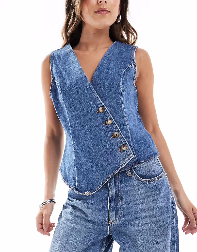 

Асимметричный джинсовый жилет ASOS DESIGN светло-синего цвета
