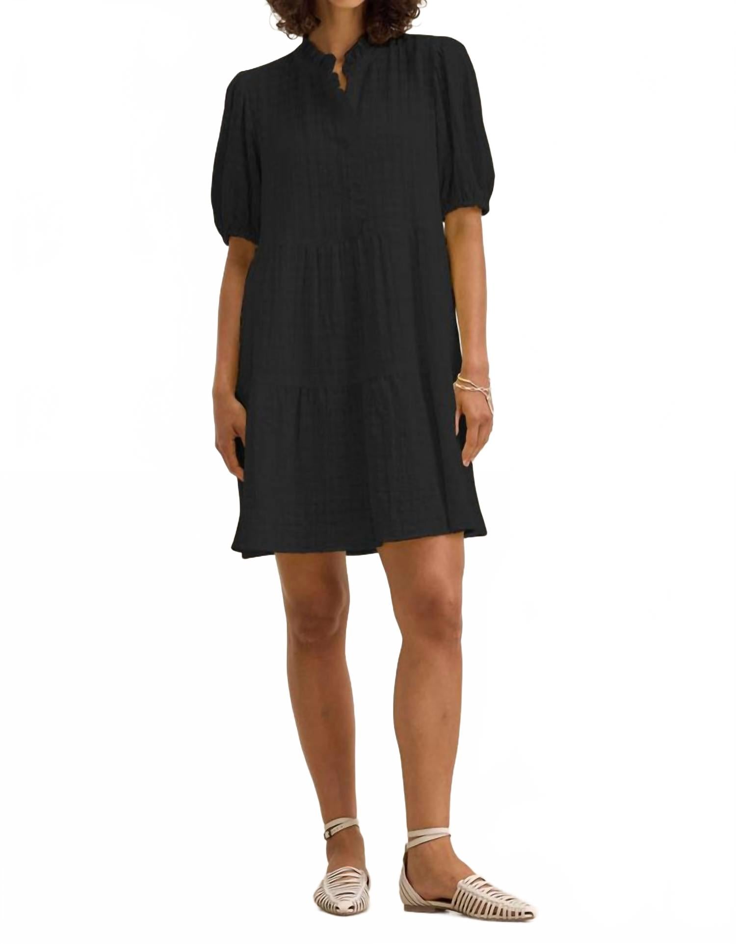 

Hilson Платье из фактурной марли в черном цвете Velvet by Graham & Spencer