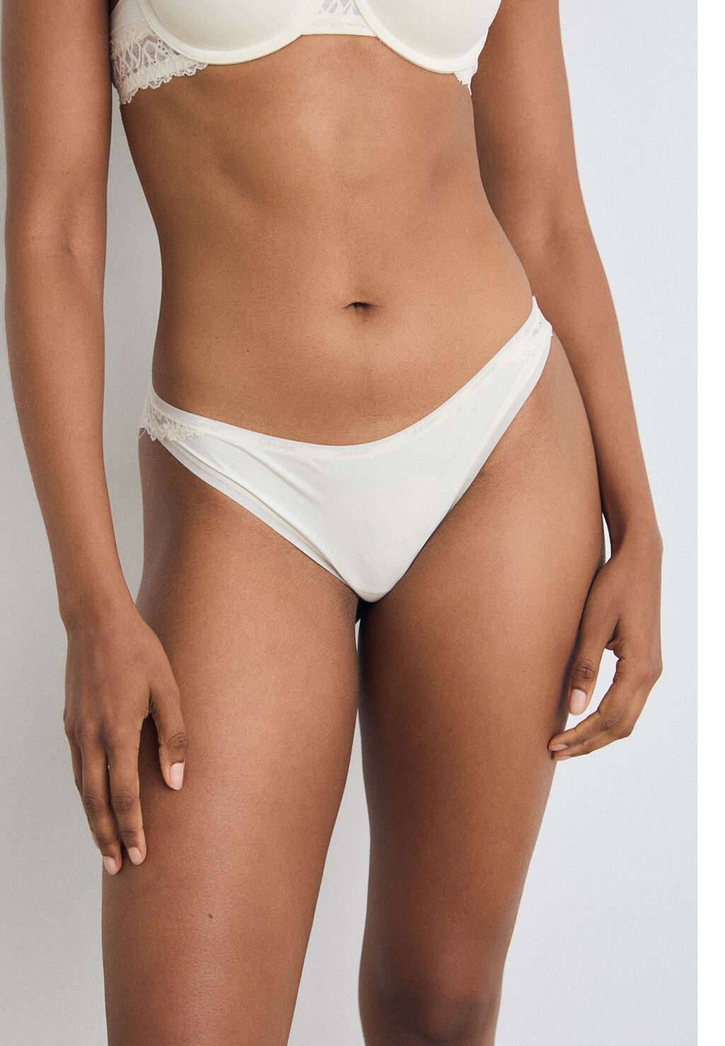 

Трусы ATTRACTION COORDINATE BRAZILIAN Calvin Klein, кремовый
