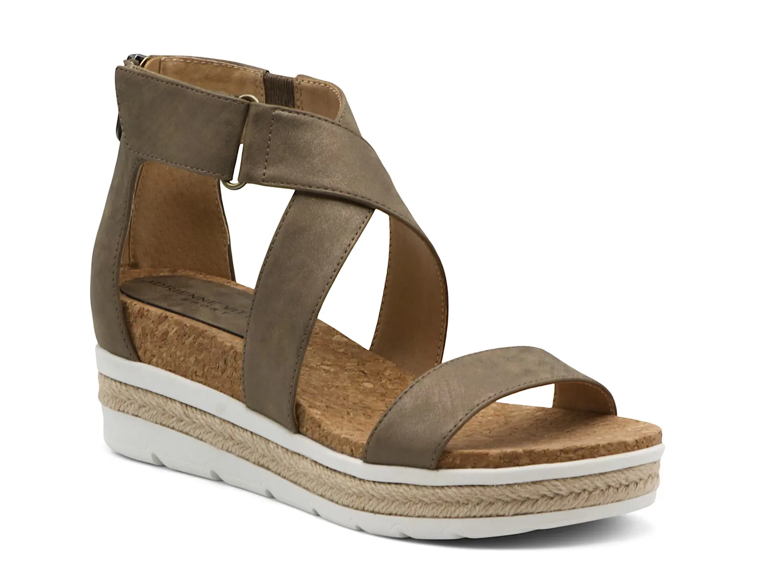 

Сандалии Capers Wedge Sandal Adrienne Vittadini, цвет bronzemetallic