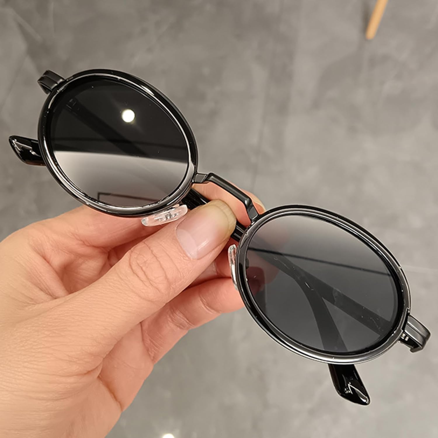 

bullabulling Винтажные солнцезащитные очки в стиле стимпанк, маленькие овальные, для женщин и мужчин, модные, с металлической оправой, в стиле хип-хоп-панк 90-х, с защитой от УФ-излучения UV400, Black Gold