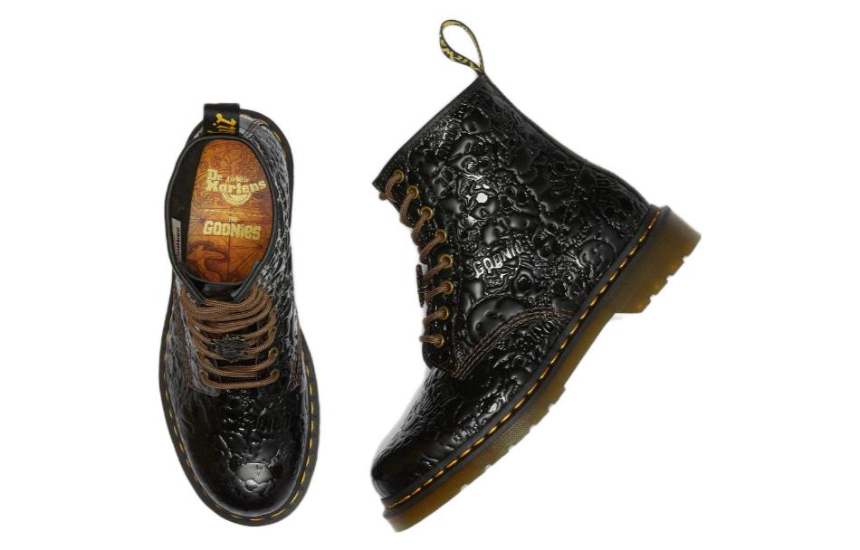 Мужские ботинки Dr.Martens 1460 x Warner Bros Goonies из фактурной кожи, черный — фото 4