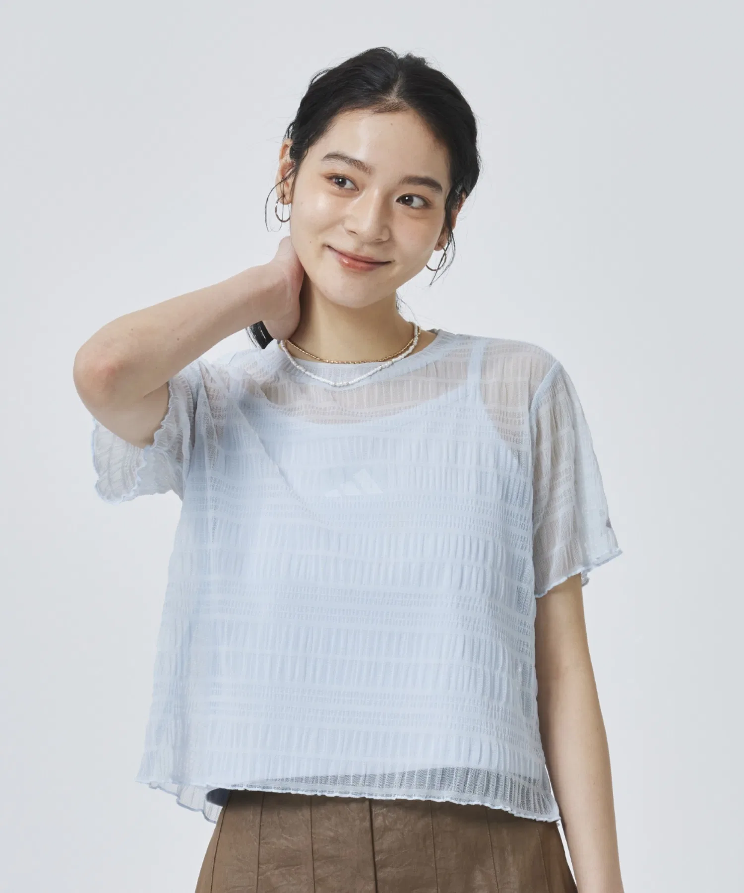 Женская футболка Adidas SMOCKED с логотипом Adidas тёмно-синяя — фото 2