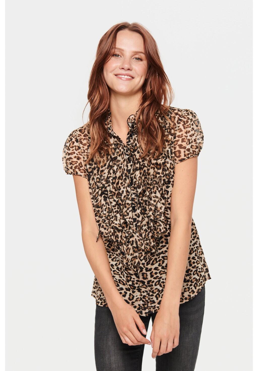 

Рубашка Saint Tropez LILJASZ CRINKLE SS, цвет black reg leo