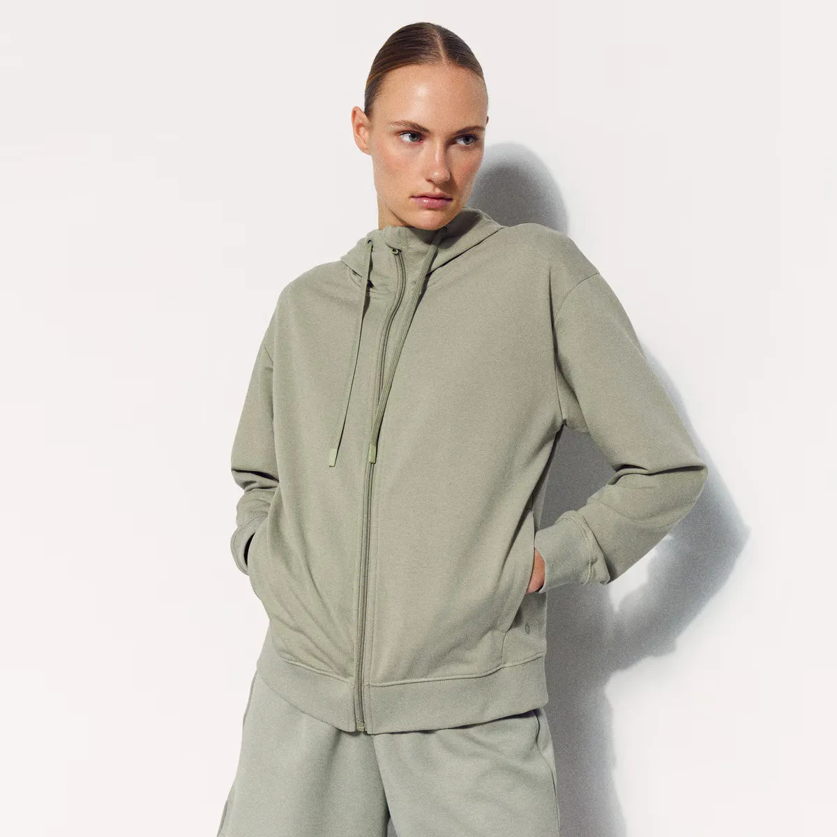 

Boomerang женская Sportcasual легкая открытая толстовка с капюшоном, зеленый