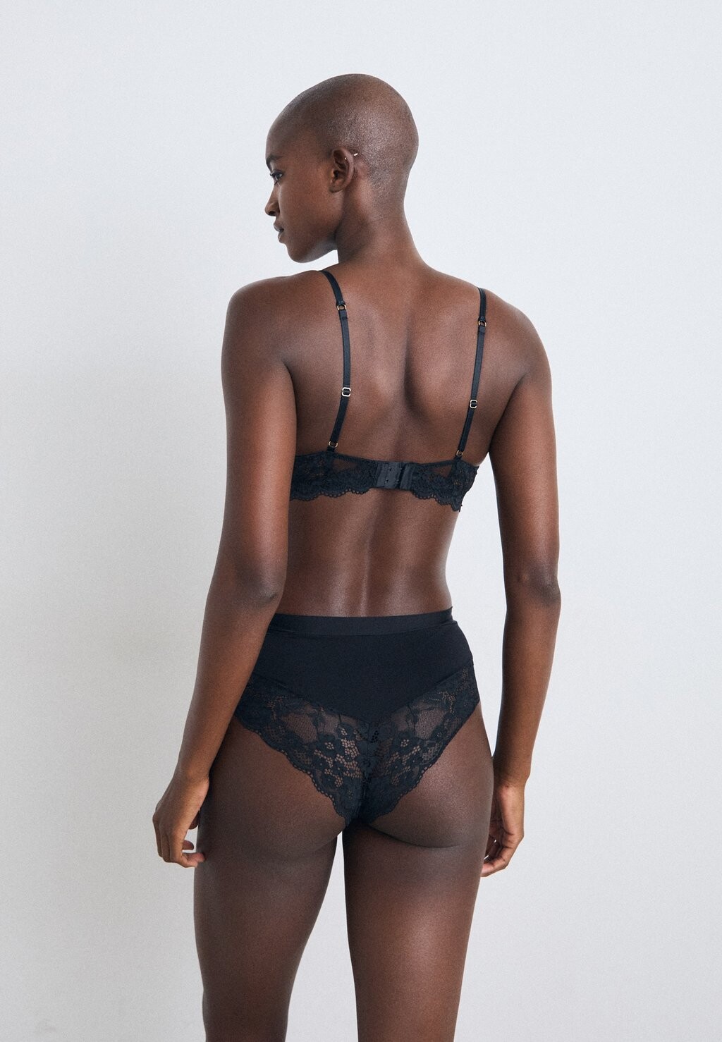 

Трусы BRAZILIAN HIGH IRIS​ Lindex, черный