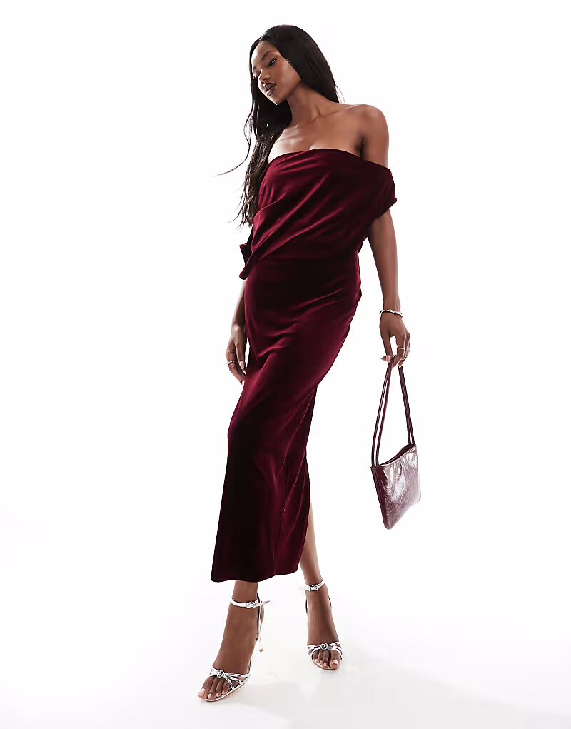 

Платье миди из бархата ASOS DESIGN с эффектным вырезом в бордовом цвете