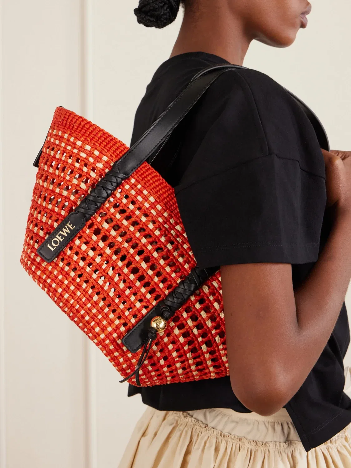 Маленькая сумка-корзина через плечо из рафии LOEWE + Paula's Ibiza Braid Basket с кожаной отделкой, красный — фото 3