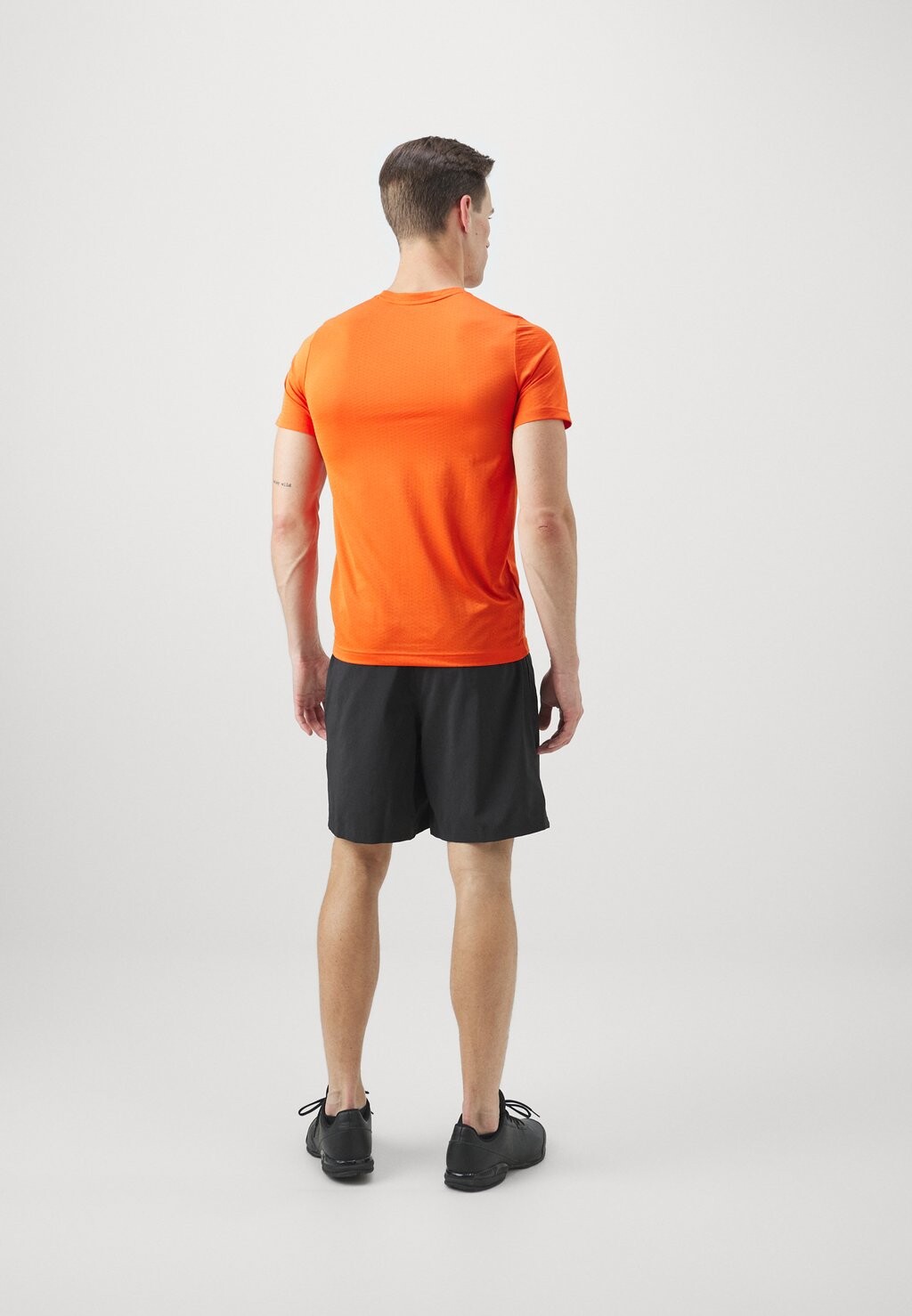 

Спортивные шорты Train Fav Blaster 7" Short Puma, черные