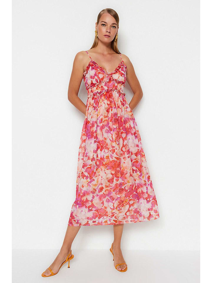 

Длинное платье trendyol