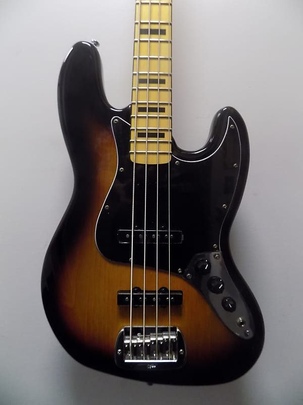 

Басс гитара G&L Tribute JB Electric 4-String Bass Guitar - 3-Tone Sunburst