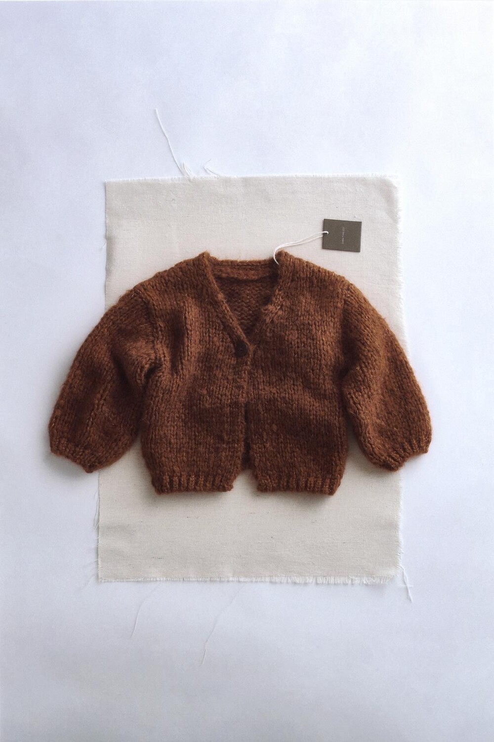 

Вязаный кардиган с шерстяной пуговицей ZARA, цвет brick