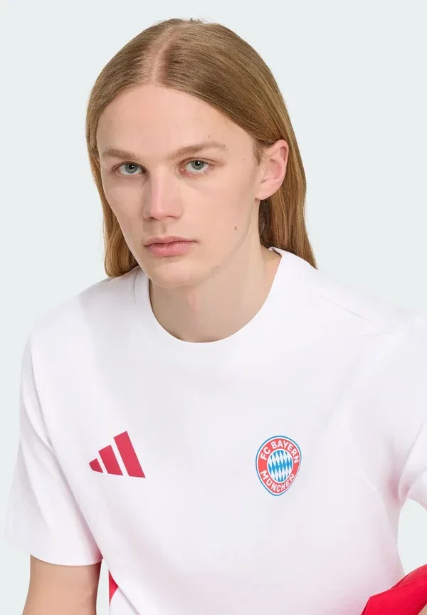 Футболка Adidas Performance Fc Bayern Muenchen Anthem Graphic T-Shirt Print T-Shirt, белый, командный красный — фото 3