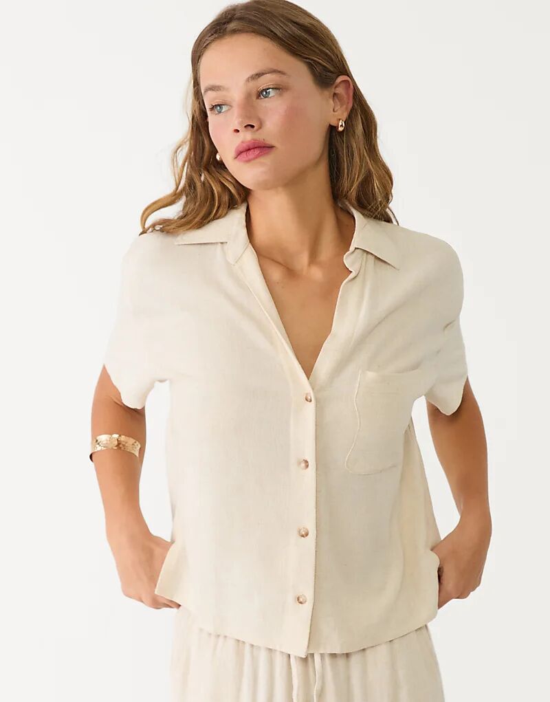 

Рубашка Stradivarius с короткими рукавами из льняной смеси цвета «камень»