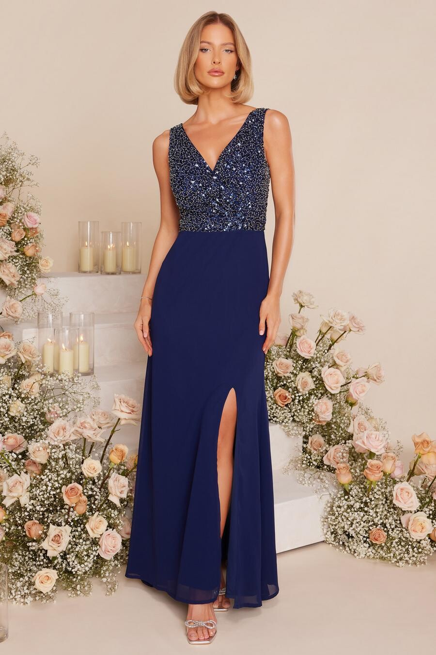 

Платье макси из шифона с отделкой темно-синего цвета QUIZ Clothing