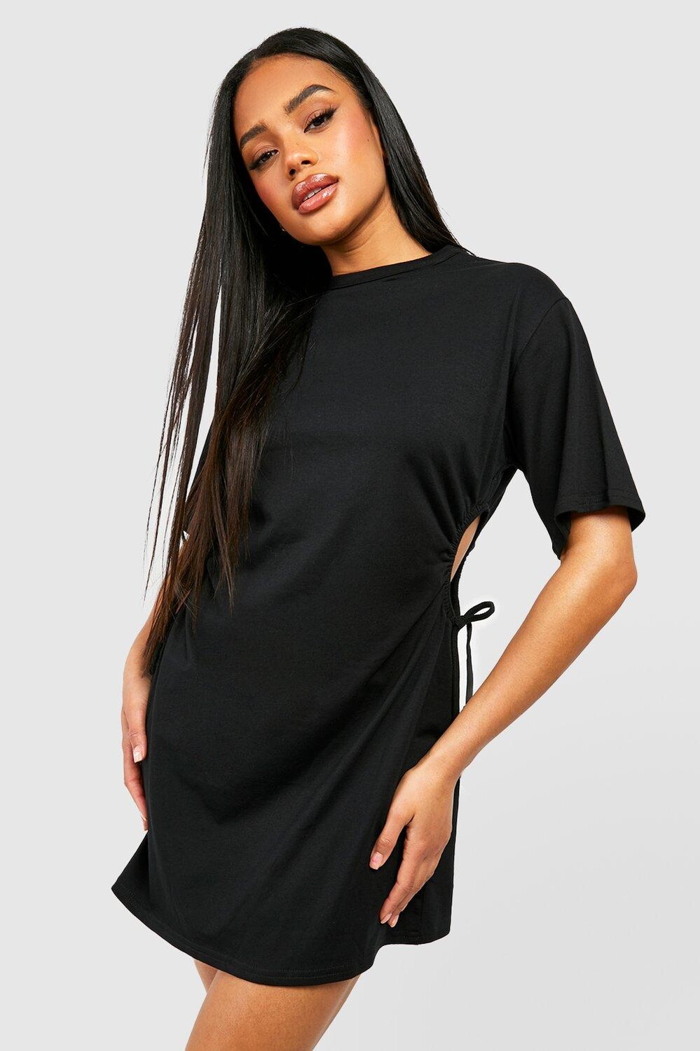 

Хлопковое мини-платье-футболка с вырезами boohoo, черный