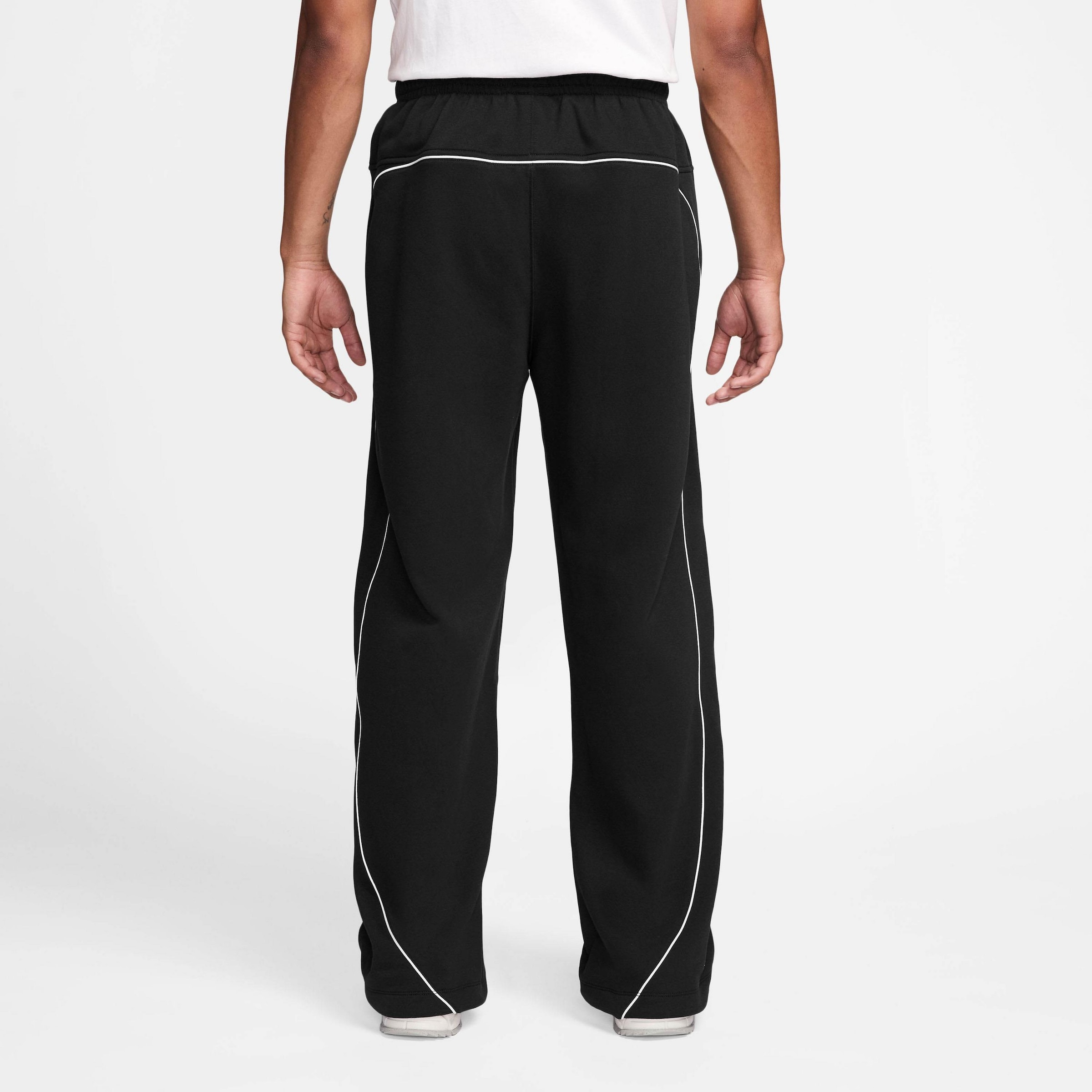 Nike Sportswear Штаны Regular 'Air' в черном цвете — фото 4