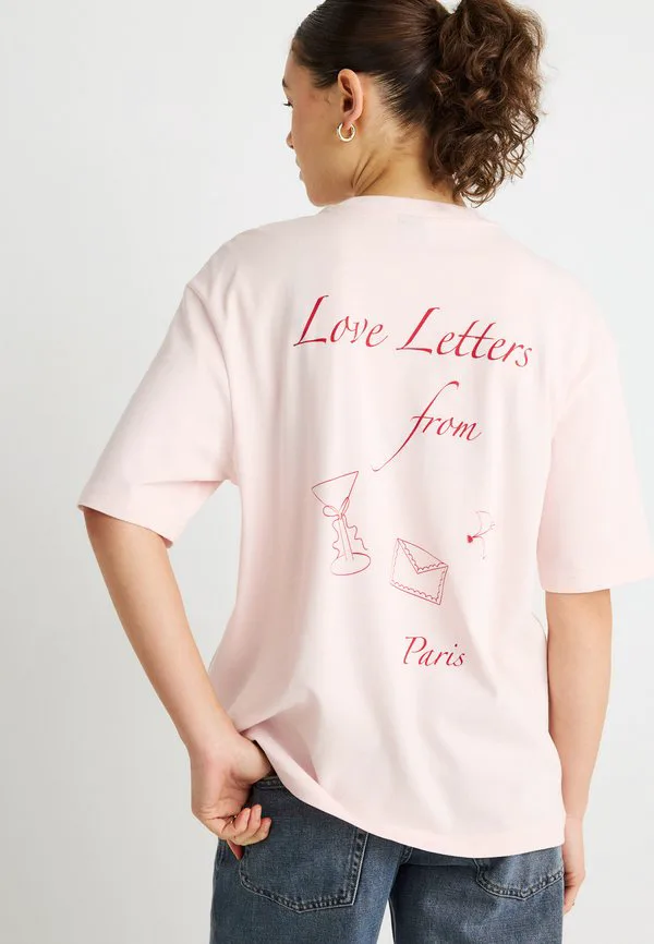 

Футболка оверсайз с принтом Gina Tricot, Rose, Розовый, Футболка оверсайз с принтом Gina Tricot, Rose