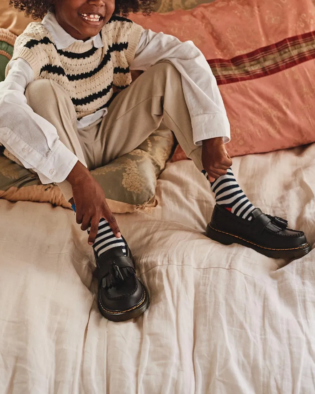 Dr. Martens Junior Adrian Softy T Кожаные лоферы с кисточками, цвет Black — Softy T — фото 2