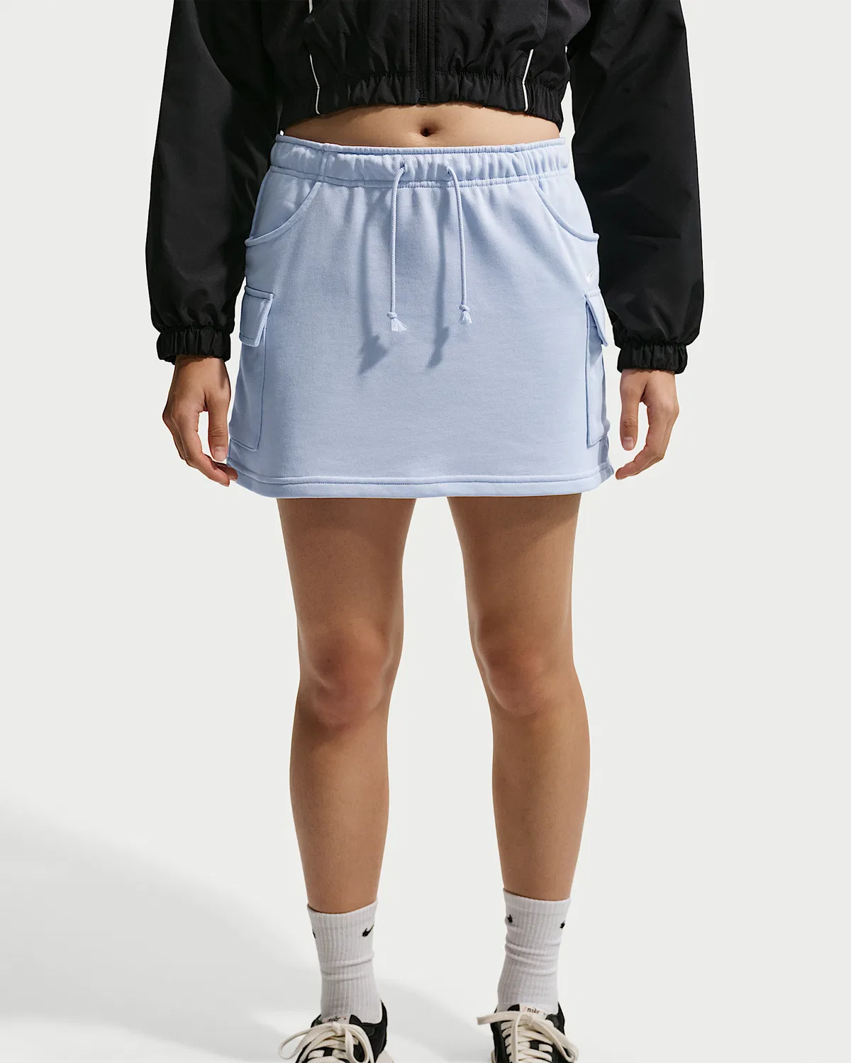 Женская мини-юбка карго со средней посадкой Nike Sportswear Phoenix Fleece, Hydrogen Blue/Sail — фото 2