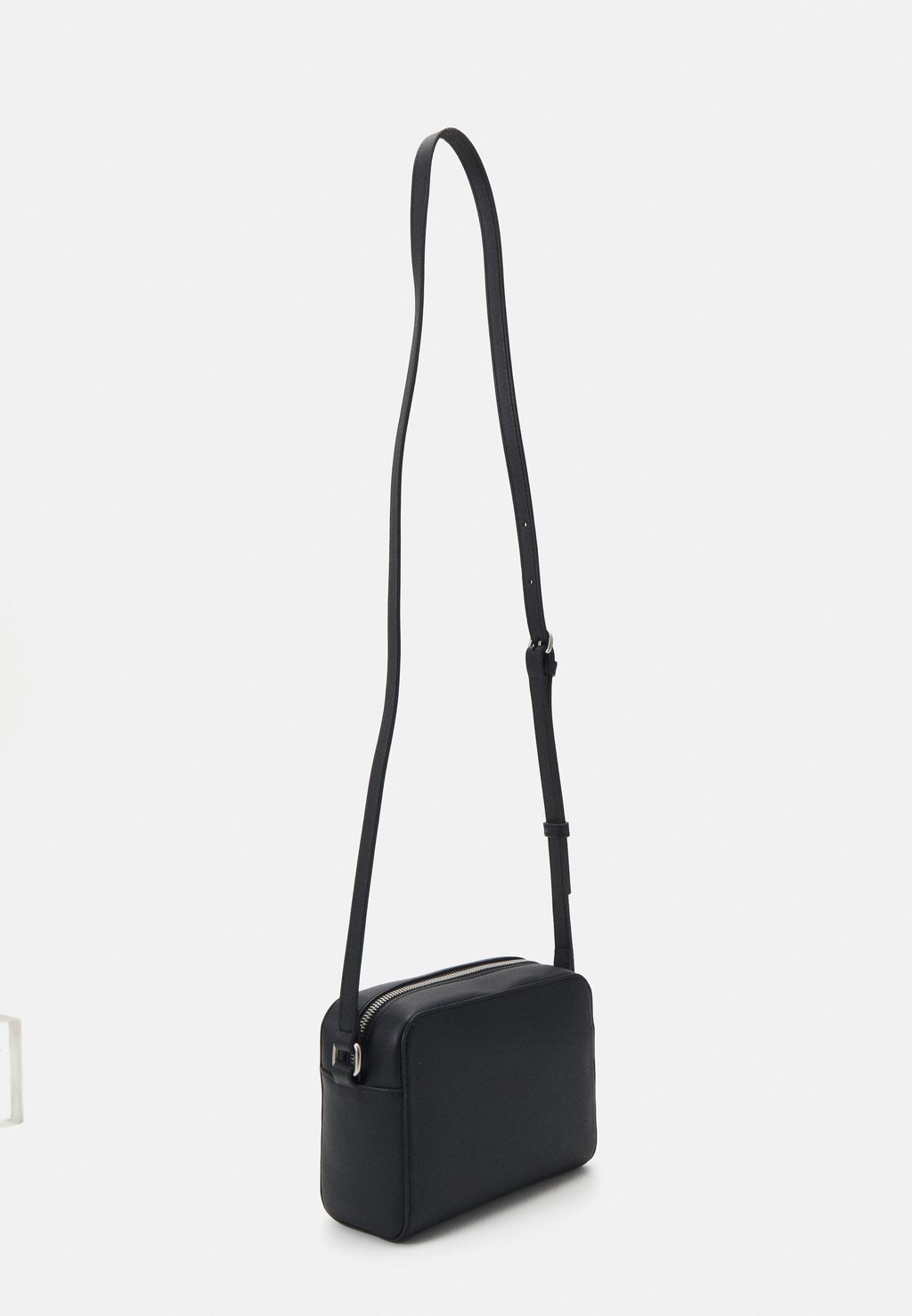 

Сумка через плечо SCULPTED CAMERA BAG Calvin Klein, черный