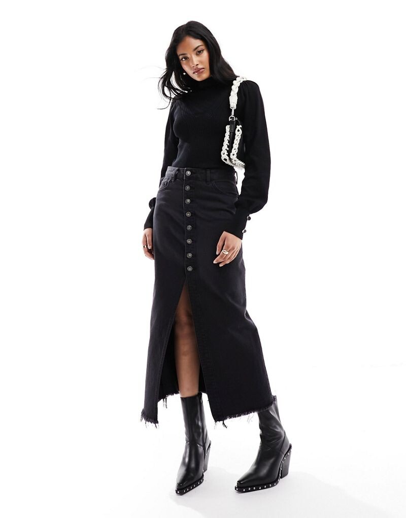 

Черный топ с высоким воротником River Island