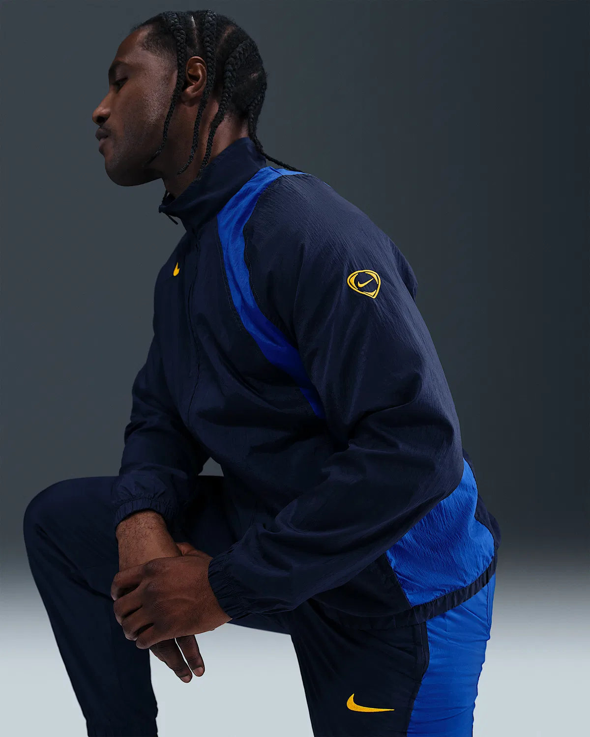 Мужская ветровка Nike Total 90 Repel Soccer Track, Midnight Navy/Game Royal/Lightning — фото 3