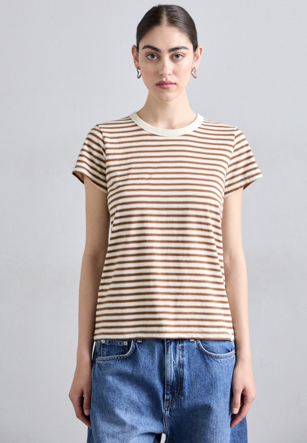 

Футболка с принтом THE SLUB STRIPE TEE rag & bone, светло-коричневый