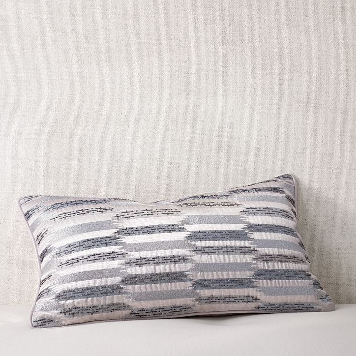 

Тканая декоративная подушка шибори из коллекции Hudson Park Collection, 12 x 22 дюйма, серебряный