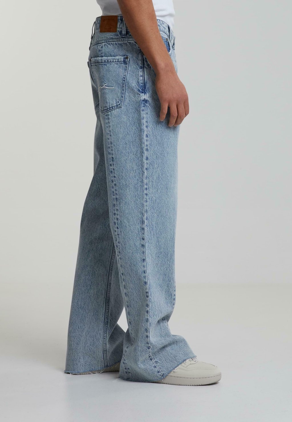 

Джинсы Bootcut Karl Kani, цвет Bleached Denim