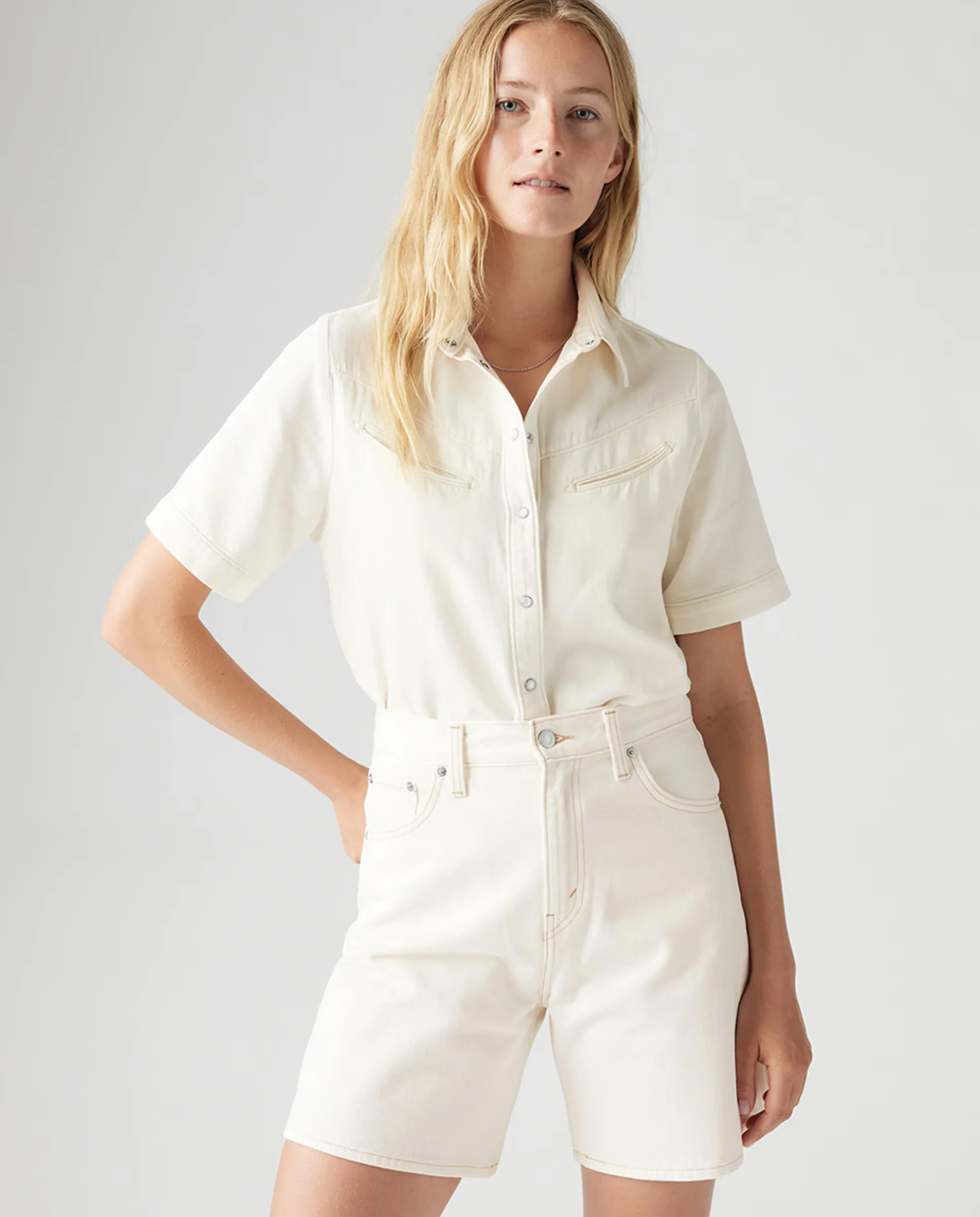 

Женская короткая рукавная джинсовая рубашка Levi's, цвет Crudo