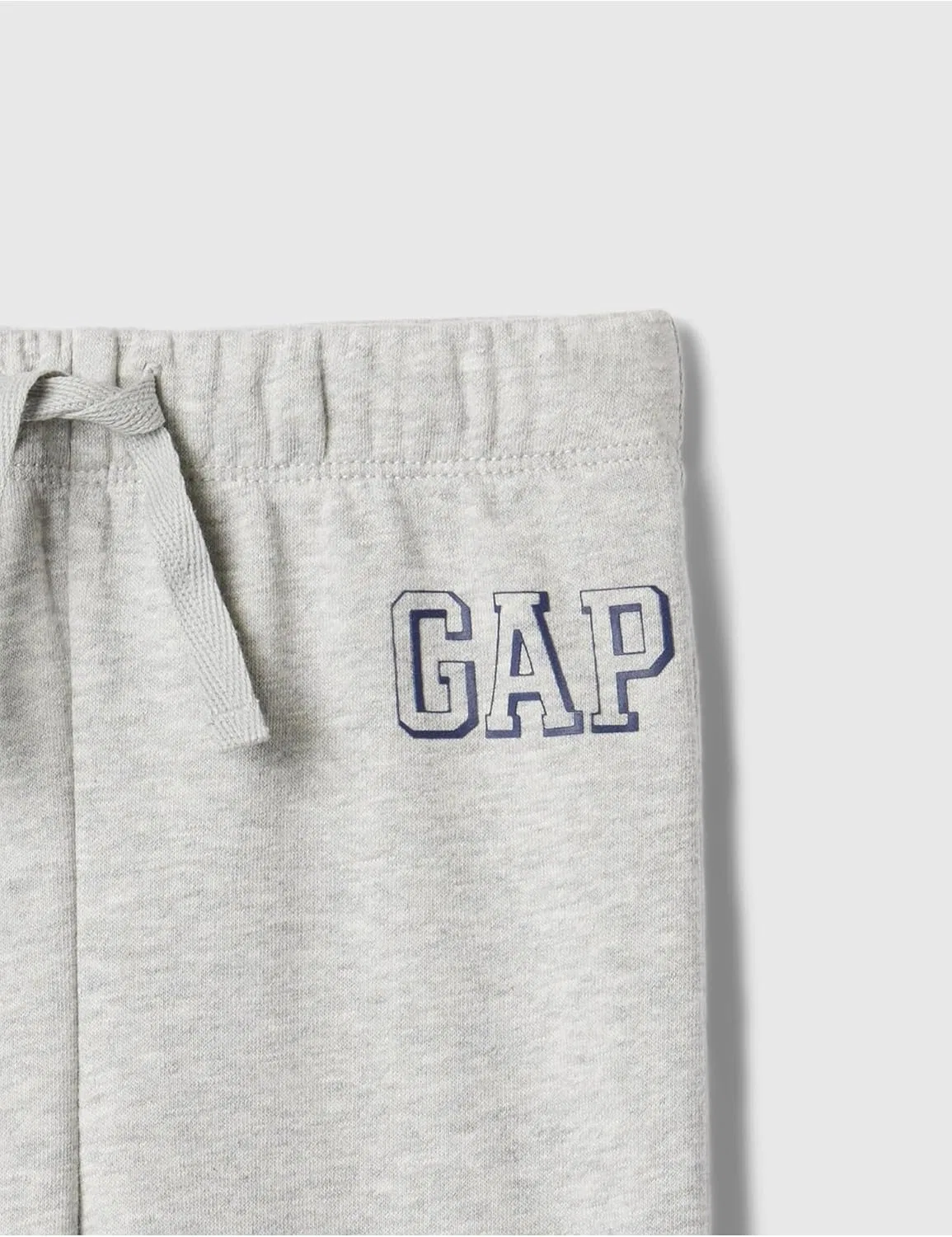 Спортивные флисовые брюки-джоггеры Gap для мальчиков, Light Heather Grey B08 — фото 3