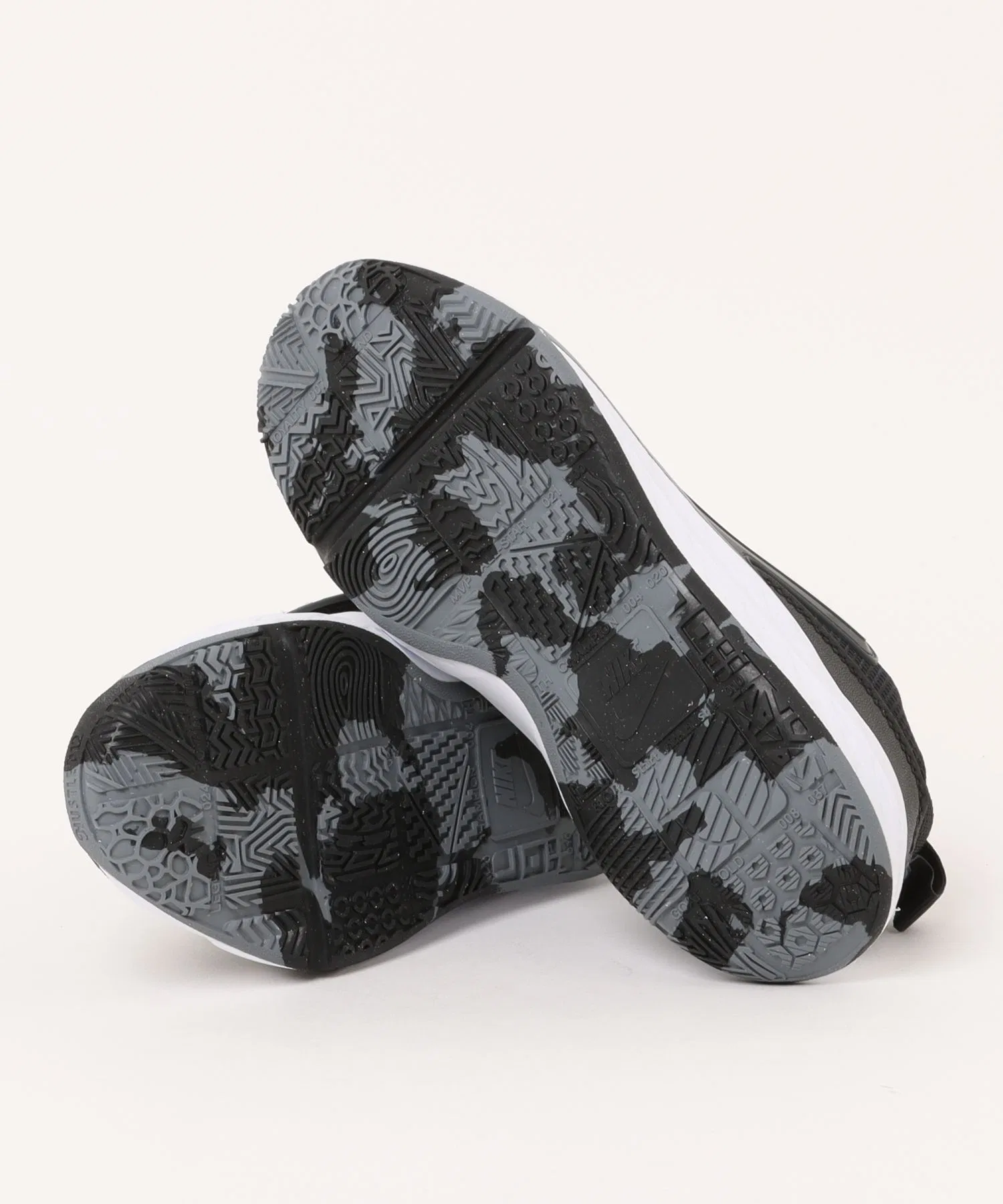 Детские кроссовки NIKE TEAM HUSTLE D 12 GS — фото 4