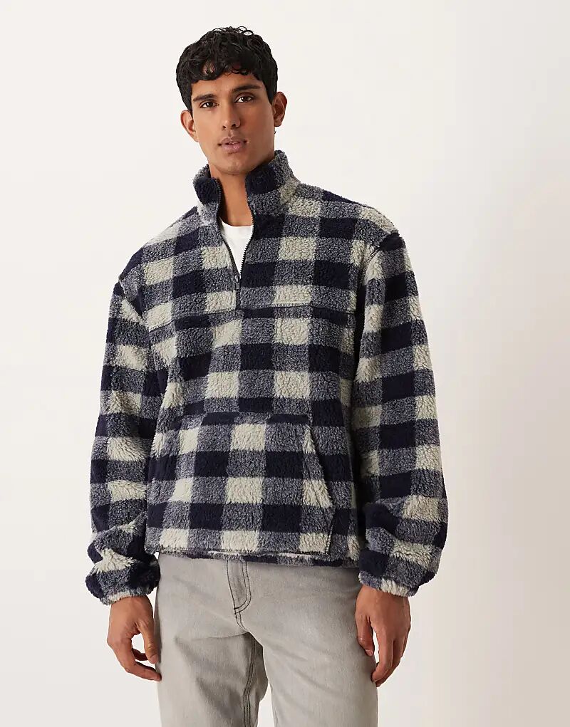 

Свободная толстовка ASOS DESIGN из искусственного меха с застежкой-молнией на четверть дюйма и клетчатым принтом синего цвета