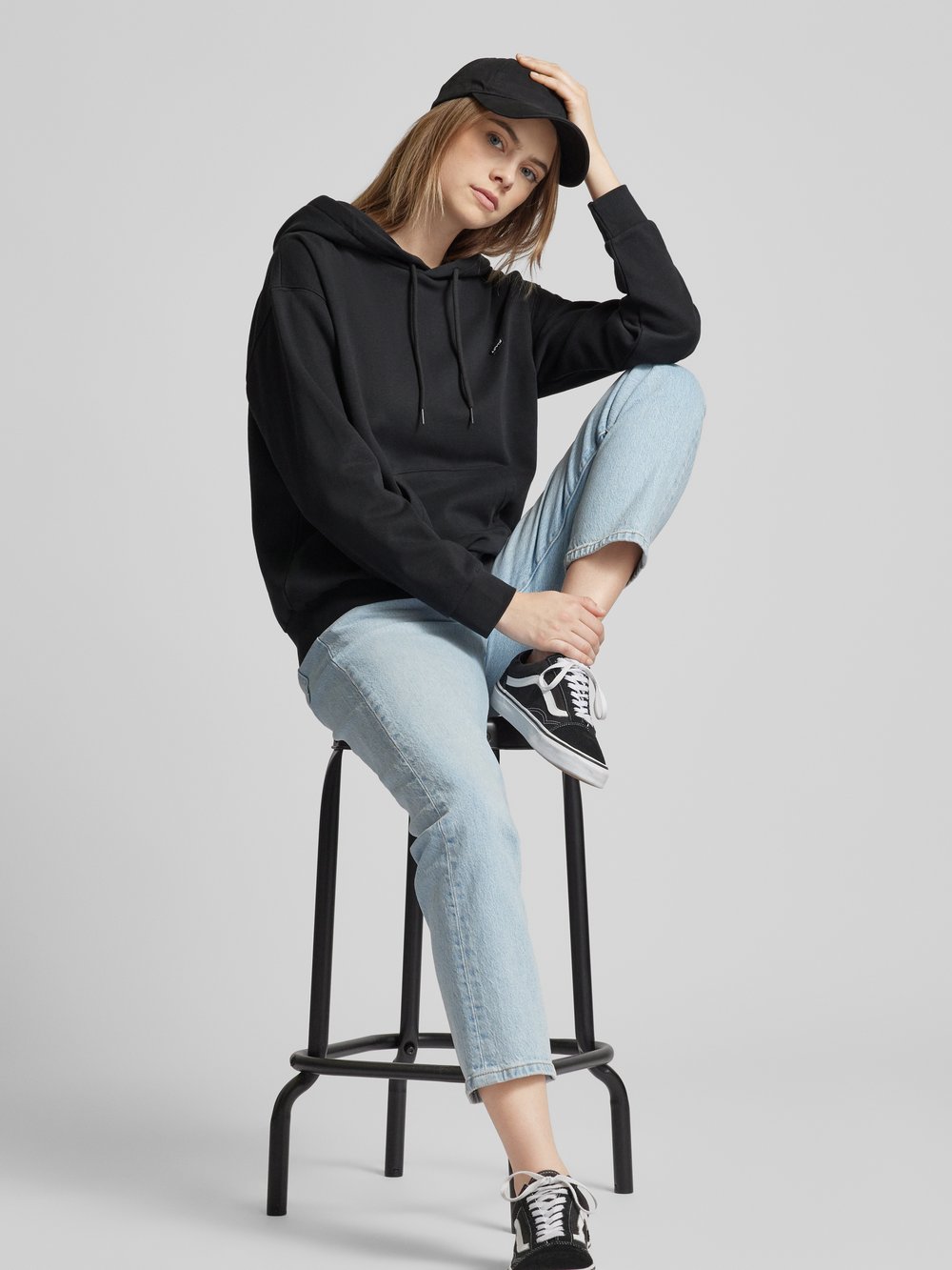 

Толстовка оверсайз с капюшоном Levi's, черный