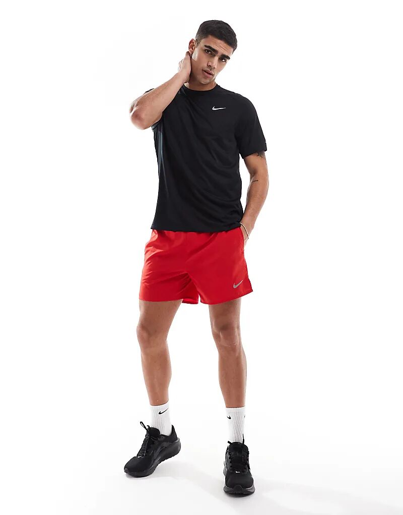 Топ с короткими рукавами Dri-FIT Stride черного цвета Nike Running — фото 4