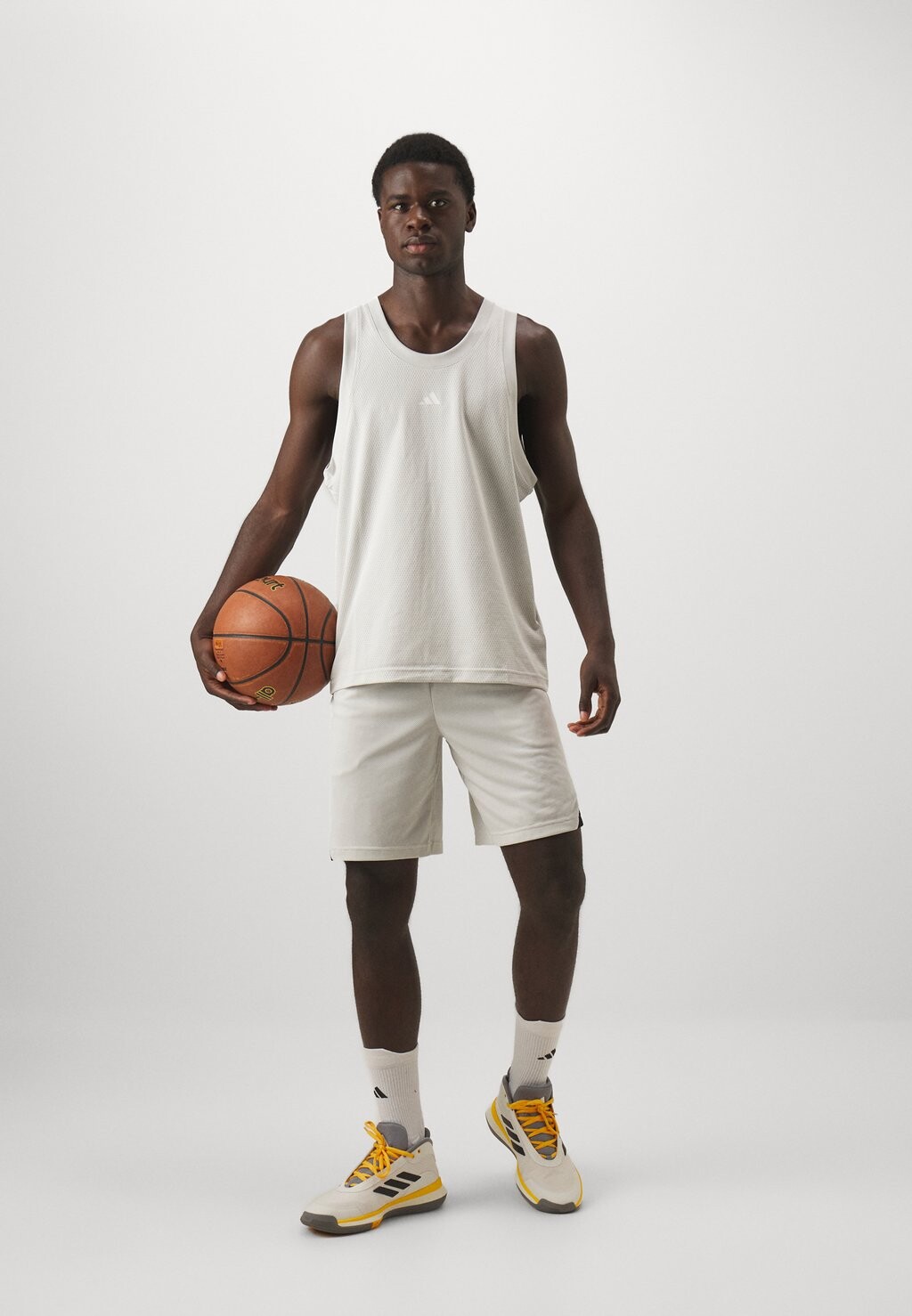 

Спортивные шорты BOS SHORT adidas, серый