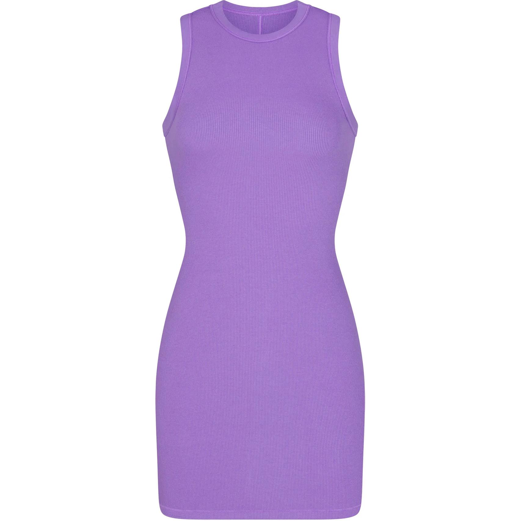 

Хлопковое платье-майка без рукавов для женщин SKIMS COTTON RIB TANK DRESS ULTRA VIOLET/Ultraviolet