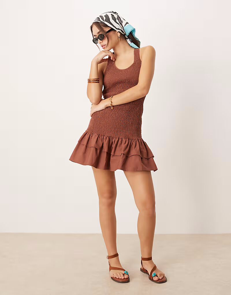 

Мини-платье ASOS DESIGN в шоколадном цвете с оборками и сборками на подоле