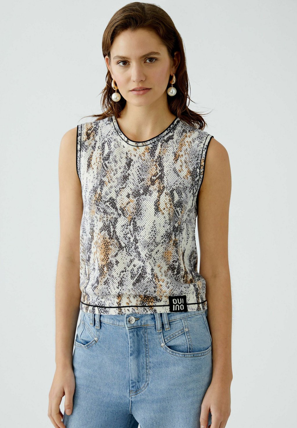 

Топ SNAKE PRINT Oui, серый
