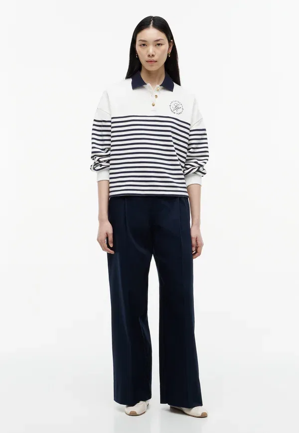 Свитшот Tommy Hilfiger Roundal collar roundl, цвет широкий экрю/тёмный ночной синий — фото 2