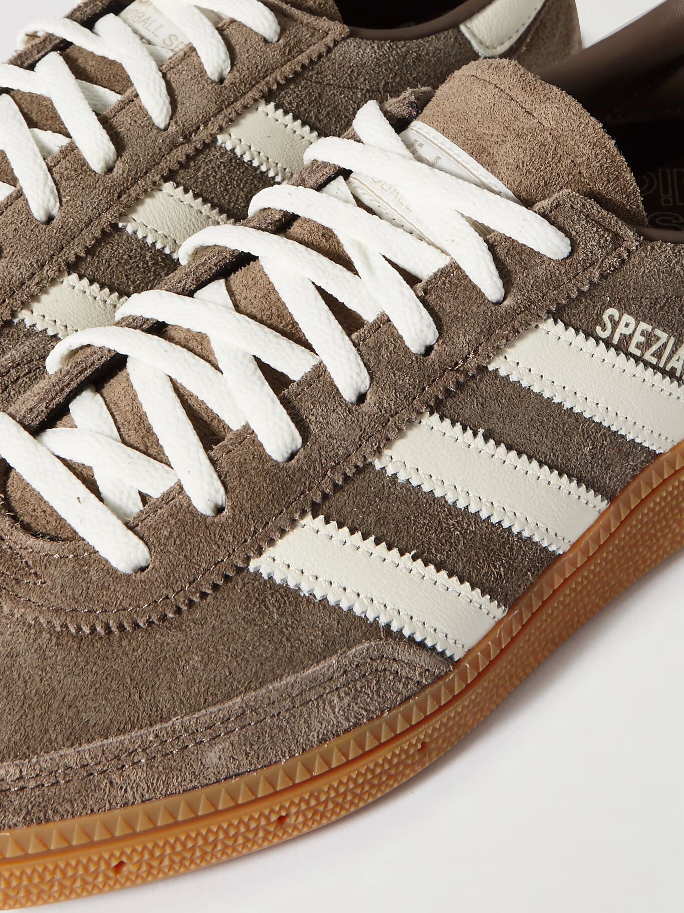 

Кроссовки Handball Spezial из замши с кожаной отделкой ADIDAS ORIGINALS, коричневый