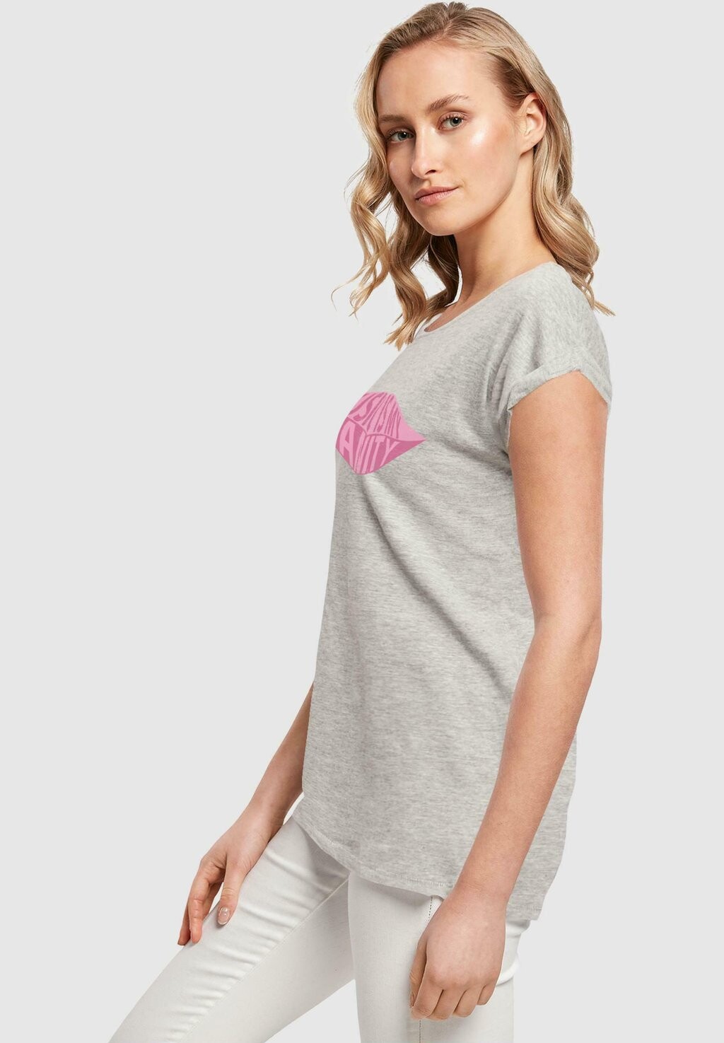 

Футболка с принтом MUSIC IS MY SANITY Mister Tee, светло-серый