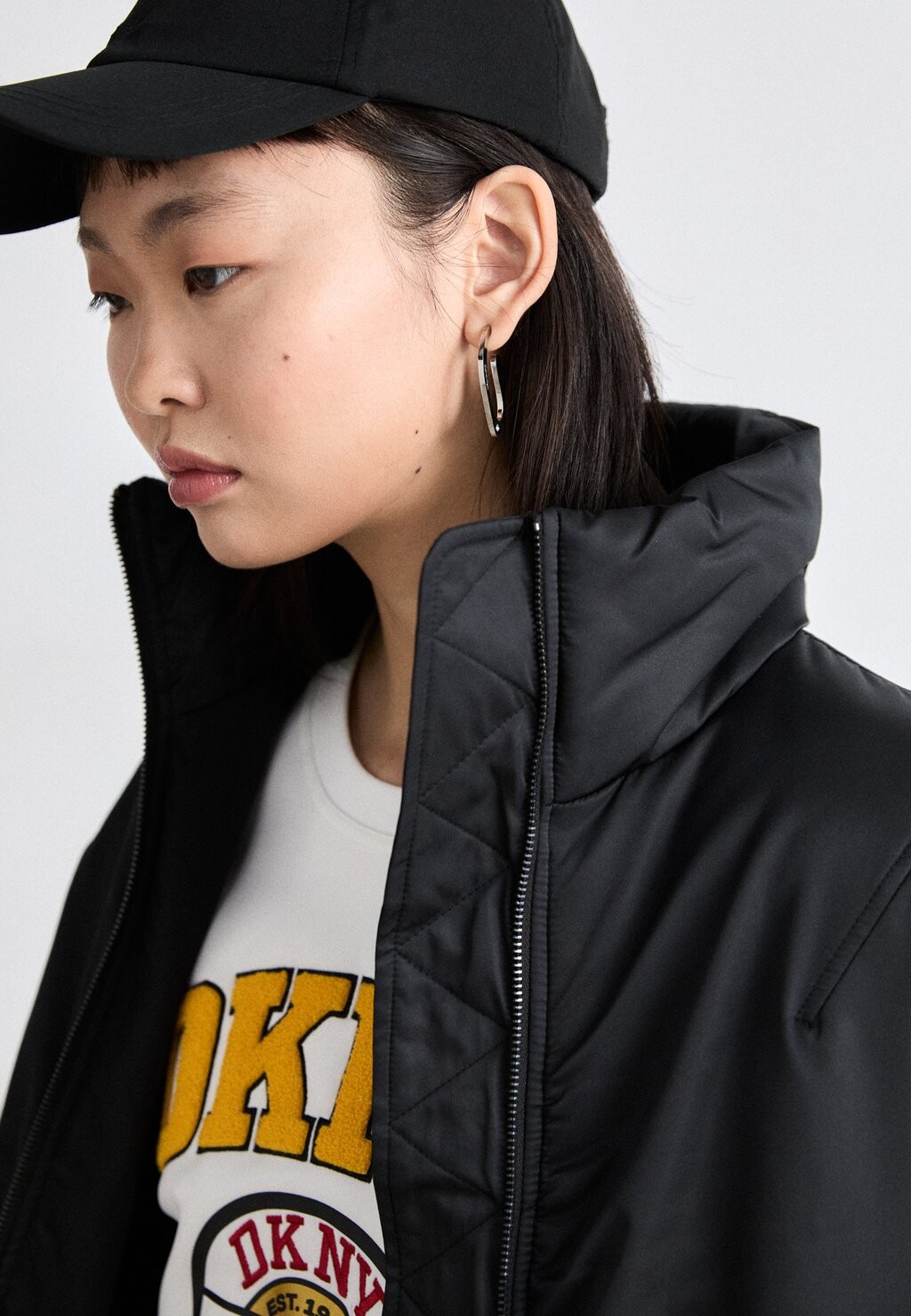 

Куртка-бомбер COATED PUFFER DKNY, черный