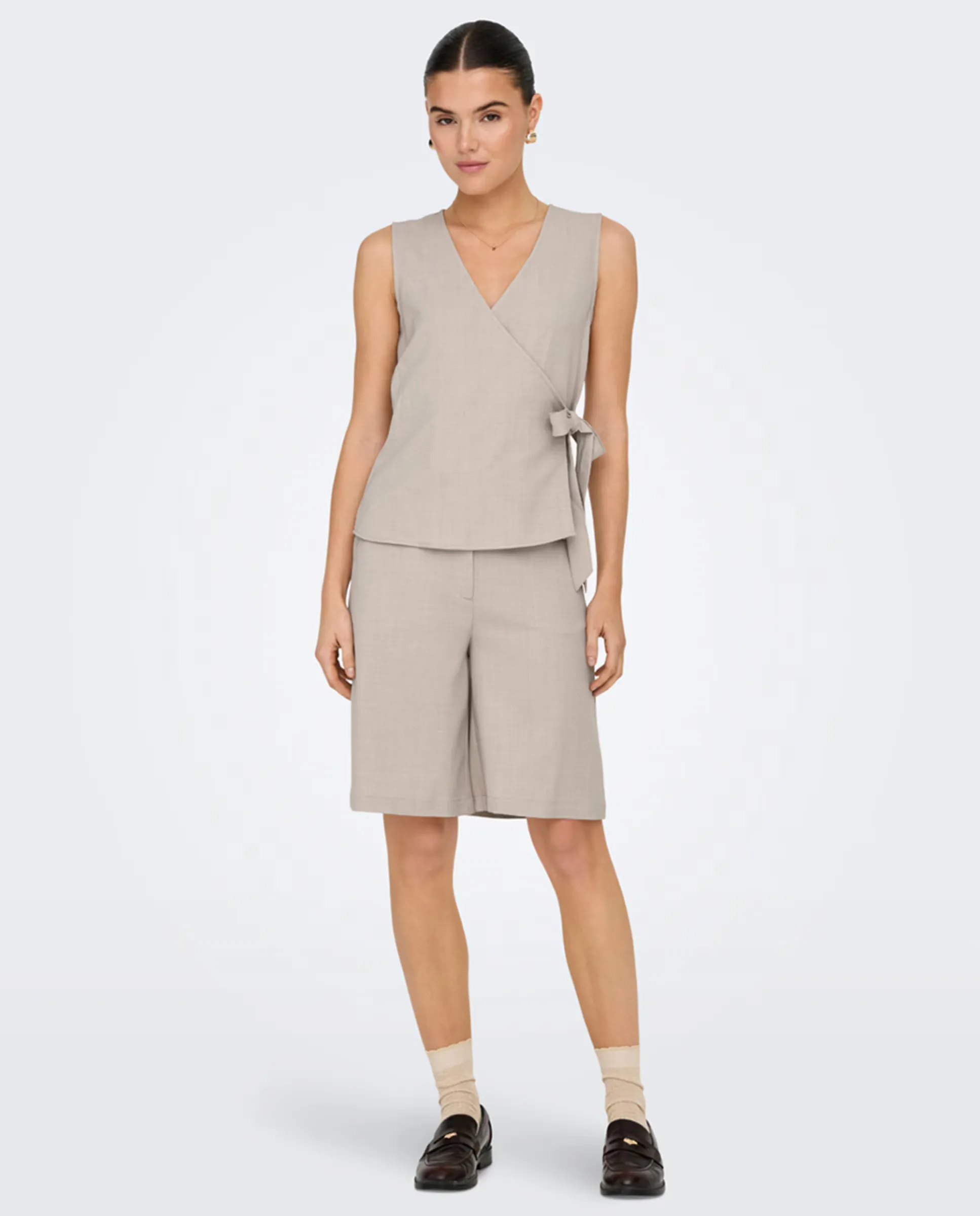 

Женские бермуды с поясом jdy, бежевый