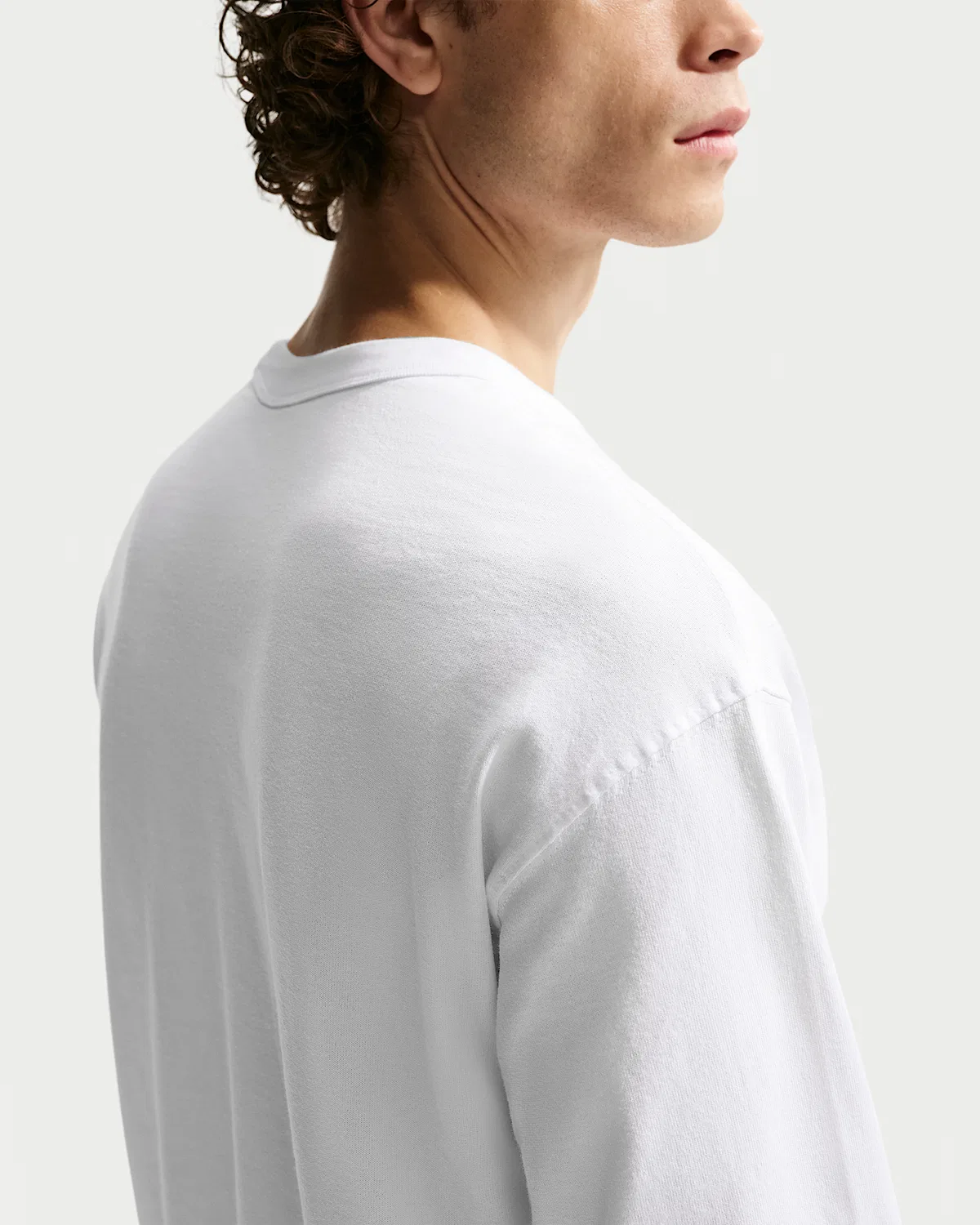 Мужская футболка с длинным рукавом Nike Sportswear Premium Essentials, White — фото 2