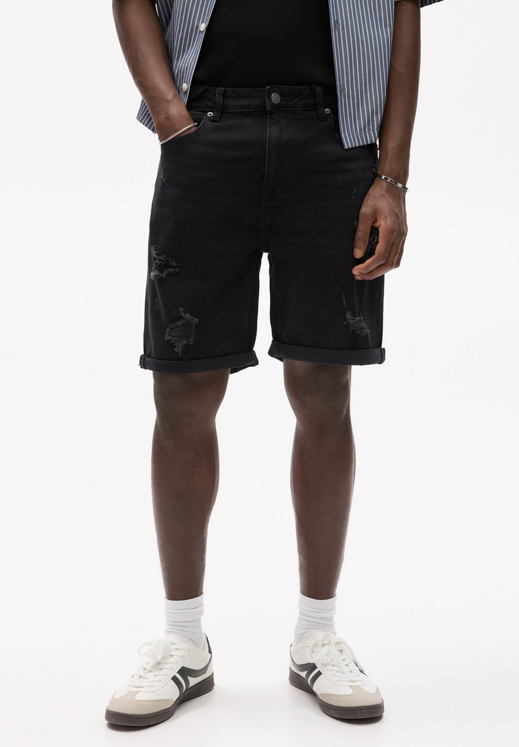 

Джинсовые шорты RIPPED BERMUDA PULL&BEAR, черный