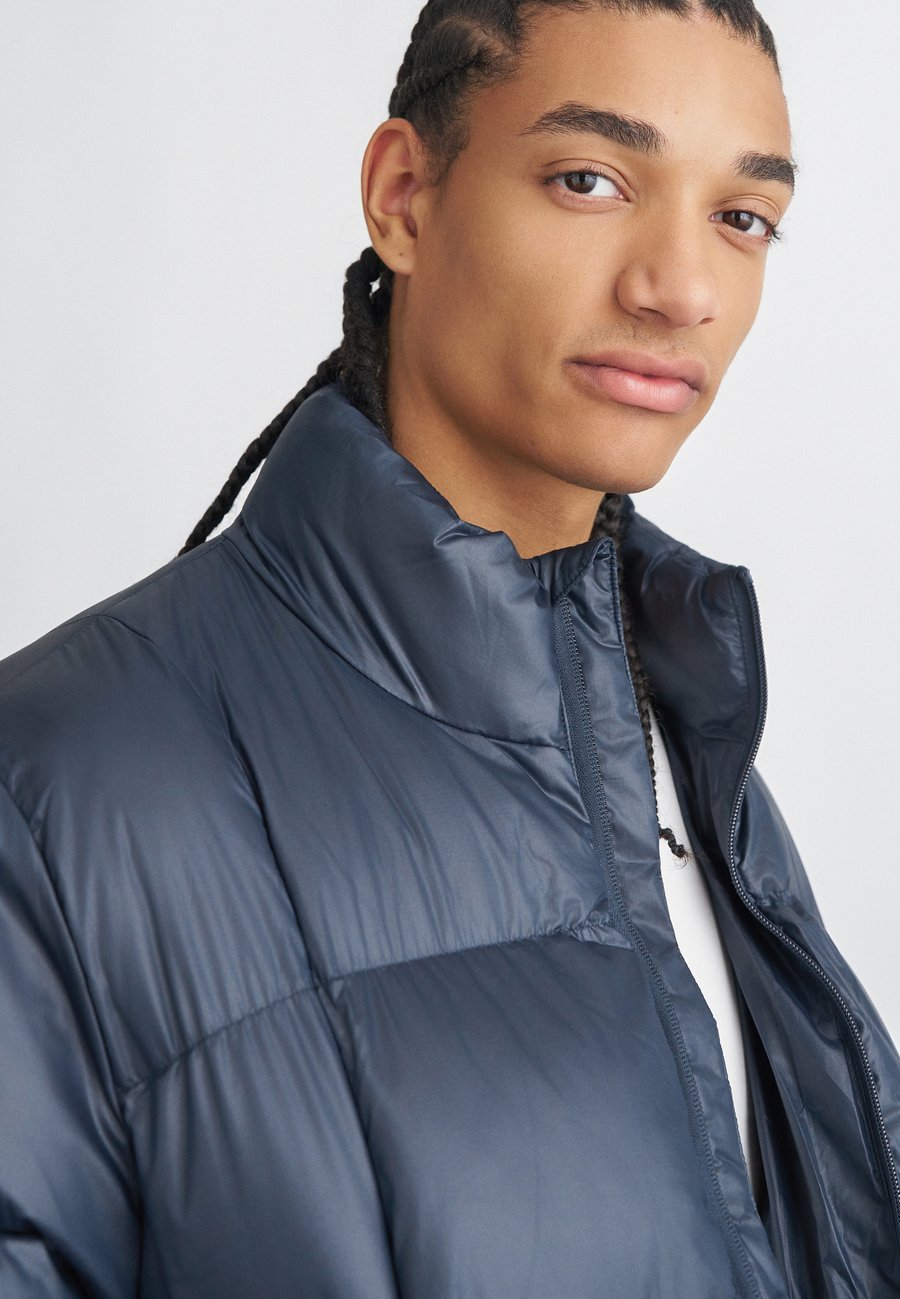 

Куртка The New Originals CURVE PUFFER, Navy/Dark Blue